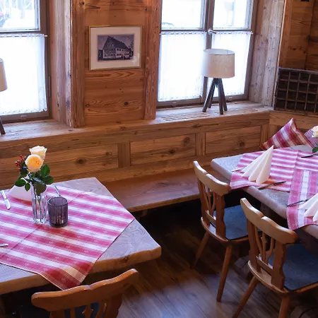 Hotel Zum Hirsch 3*