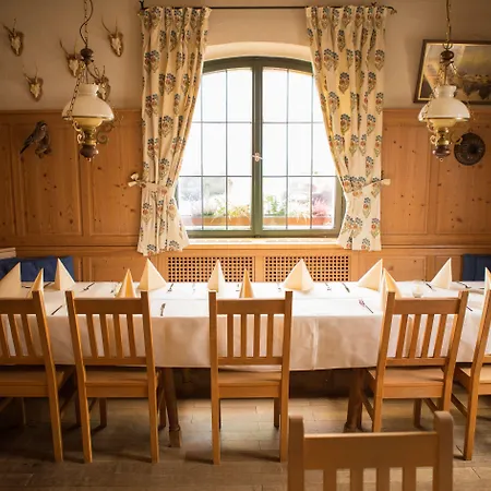 Zum Hirsch Hotel 3*
