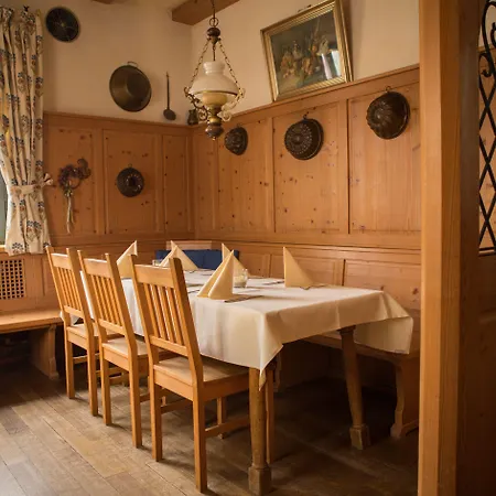 Zum Hirsch Hotel 3*