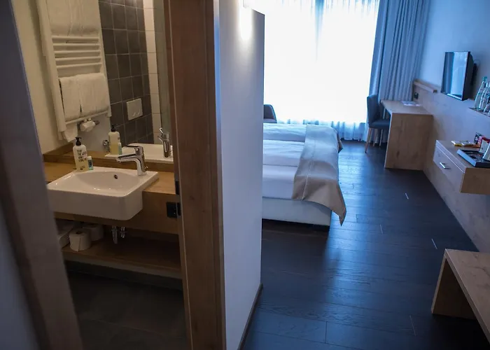 Zum Hirsch Hotel 3*