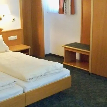 Zum Hirsch Hotel 3*