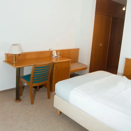 Zum Hirsch Hotel 3*