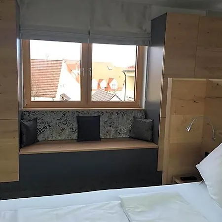Hotell Zum Hirsch 3*