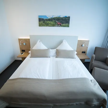 Zum Hirsch Hotel 3*