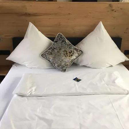 Zum Hirsch Hotel 3*