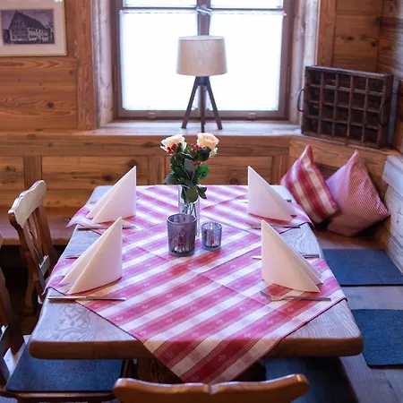 Zum Hirsch Hotel 3*