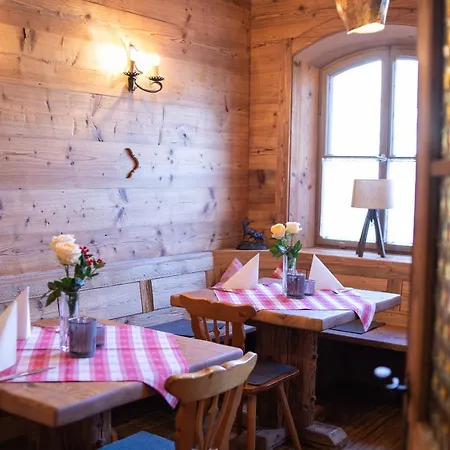 Zum Hirsch Hotel 3*